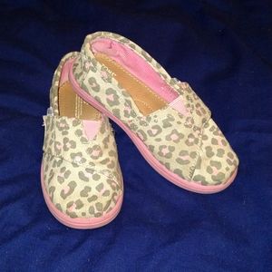 Toddler leopard print TOMS
